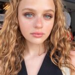 Joey King Instagram - Oh shit. She posted a selfie 🫠