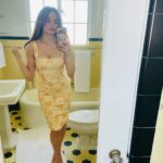 Joey King Instagram - 🚽