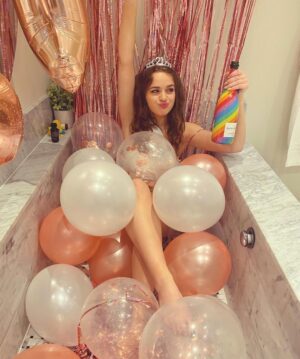 Joey King Thumbnail - 5.3 Million Likes - Most Liked Instagram Photos