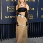 Joey King Instagram - Hi!!! Sag awards 😁😁 @givenchy