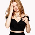 Joey King Instagram - This is me…telling you…you’re going to want to have the @pomellato iconica collection on your holiday wish list this year. Maybe drop this in the DMs to that someone who needs a hint 🫣 #pomellato #pomellatoiconica