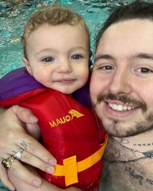 Joffrey Charles Instagram - Pool day
 with @ophelyratte (Epholy/Millie selon Maya) et kran-Maman @martine.maisonneuve