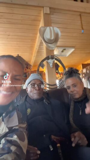 John Amos Instagram - It’s a family affair! Good Times with my daughter @OfficialShannonAmos and Niece Sherri Korsun Scott @Harmonywithnature
#GoodTimesHappeningHere