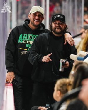Johnny Manziel Instagram - @jmanziel2, @skeez, and @alwayshockey in the house tonight! 🤩