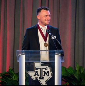 Johnny Manziel Instagram - Hall of Famers @aggiefootball 👍🏼