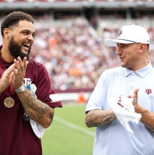 Johnny Manziel Instagram - Hall of Famers @aggiefootball 👍🏼