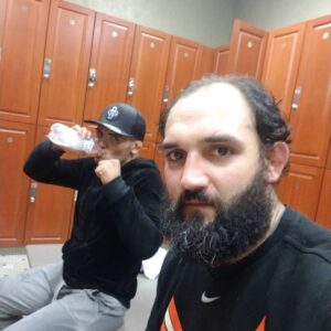 Johny Hendricks Instagram - Good luck tonight @markdelarosamma @montana.delarosa @reyesboxinggym