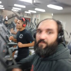 Johny Hendricks Instagram - @mark.delarosa.35 and I are getting 4.5 miles in before @mmajunkiedotcom