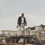 Joko Anwar Instagram - Waktu suting masih pakai jas.
