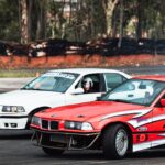 Jon Vlogs Instagram - Que loucura que foi esse sábado, realizei um sonho de fazer um evento que juntasse inúmeras experiências automobilísticas: carros superesportivos, drifts, disputas de arrancada, kart e até motocross! Obrigado por todo mundo que fez parte disso de alguma forma 🫶🏻 @ubisoftbrasil @redbullbr Piracicaba - SP