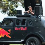 Jon Vlogs Instagram - Que loucura que foi esse sábado, realizei um sonho de fazer um evento que juntasse inúmeras experiências automobilísticas: carros superesportivos, drifts, disputas de arrancada, kart e até motocross! Obrigado por todo mundo que fez parte disso de alguma forma 🫶🏻 @ubisoftbrasil @redbullbr Piracicaba - SP