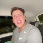 Jon Vlogs Instagram - Gratidão pela live de ontem! Conseguimos bater 100k de pessoas simultâneas em uma live de IRL na Casa da Barra, isso foi sensacional demais 🫶🏻 Queria agradecer a todo mundo que colou na live, agradecer ao BDJ que me acompanha nessas aventuras, ao Carlinhos pelo convite e a todo mundo que colou pra assistir a nossa noite ❤️ Surpresa no último slide 👀🥹 Miami Beach, Florida
