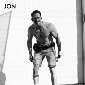 Jonathan Tucker Instagram - dad to the bone.⁣
⁣
⁣
⁣
⁣
THE NEW ISSUE OF JON #24 #Y2K ⁣
Magazine @JONMagazine ⁣
Photographer Leigh Keily @LeighKeily ⁣
Stylist Robert Balcazar @robertbalcazar ⁣
Grooming Ananda Tuyes @groomingbyananda⁣
#Y2K #JONMagazine #CharliesAngels #Westworld