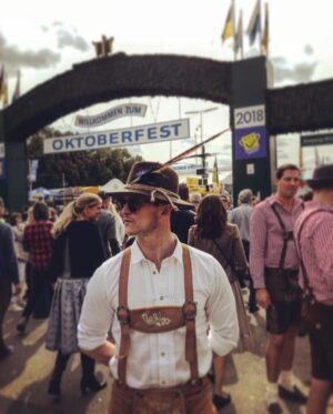 Jonathan Tucker Instagram - show up early. be prepared. complete your mission. #octoberfest #usa