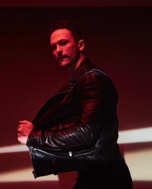 Jonathan Tucker Instagram - @1883magazine’s #CANDIDissue
⁣
interview by @manicnicky⁣
photography @dyanjong⁣
creative direction @evachedda ⁣
styling @ashleypruittstylist at @theonly.agency⁣
grooming @ber_amos at @theonly.agency⁣
styling assistant @_shmian⁣
gaffer @shanhuanmanton⁣
photo assistant @fornowshortfilm ⁣
location @arteryla, #LosAngeles⁣
Special thanks to @rudy & @david.friend of @worstokworld⁣
⁣
wearing @Marni @worstokworld @thekooples @thursdayboots