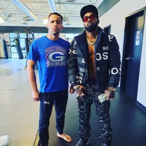 Jordan Leavitt Instagram - Kings, we're built different 👑

Woke up, saw that @bobbykinggreen wanted to get some work in, and changed my plans for the day🐵👑 #chimpshitonly 

We discussed art and war of course.  King stuff 🤴🏿 #longlivethemonkeyking 

Gonna have some surprises for the next one, I guarantee it 🤑