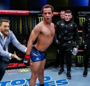 Jordan Leavitt Instagram - Let them eat cake 🍑
#therealtwearkqueen

Thank you @themmaholes for showing me this gem. I love the internet! There a lot of value to be found 🤭😂

#longlivethemonkeyking

 #ufc #bjj #wrestling #sambo #wrestling #boxing #muaythai #tuffnuff #jordanleavitt #monkeyking #warmonkeyking