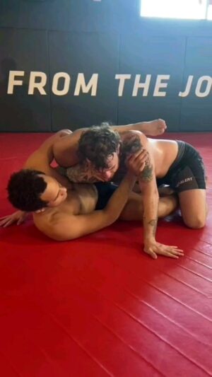 Jordan Leavitt Instagram - Working some Filth on a Friday.
Neil Knots from shoulder pin. 😎
Not as flashy as it looks. It's actually a solid, high percentage move if you're actively off-balancing your opponent 🤓
#longlivethemonkeyking 

#bjj #ufc #mma #Rubberguard
