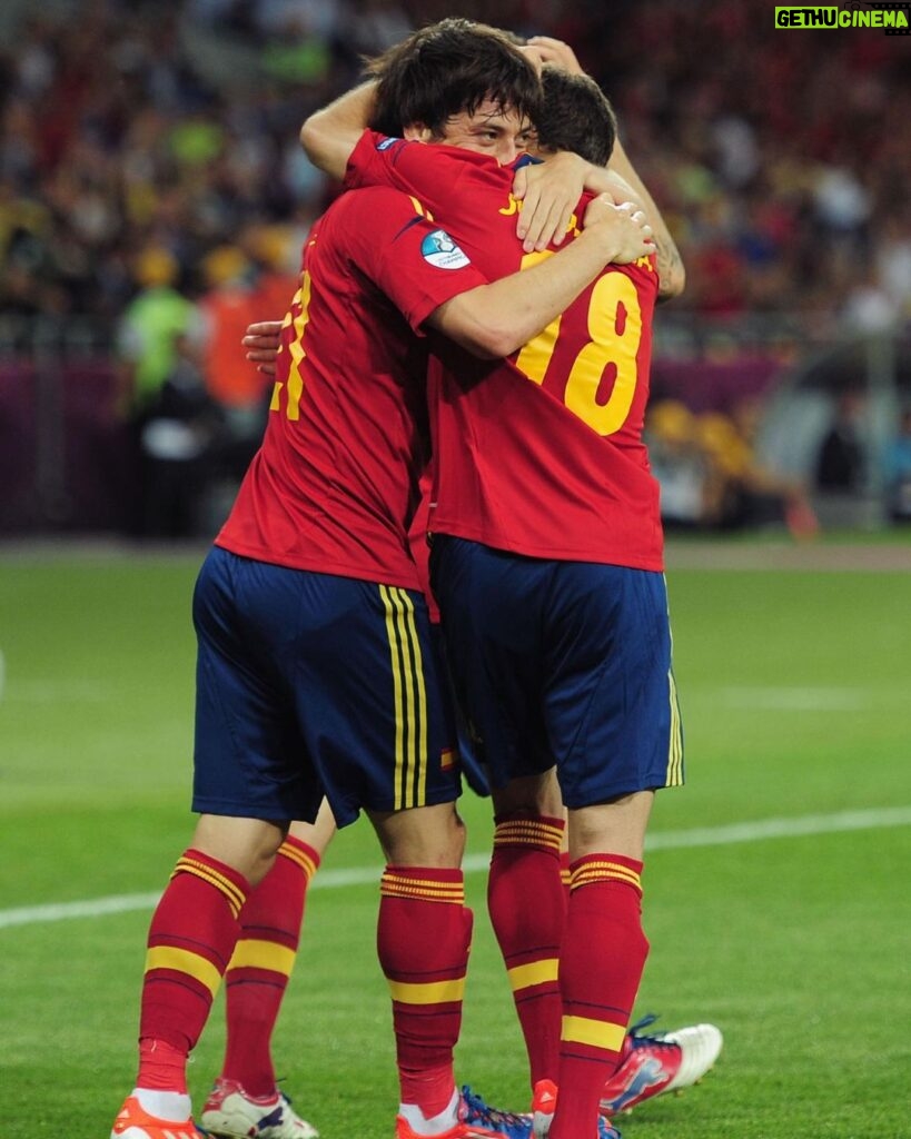 Jordi Alba Instagram - Me siento afortunado de haber podido disfrutar de ti como compañero durante tantos años. Te deseo lo mejor en tu nueva etapa. Mucha suerte, amigo!!! #Mago
