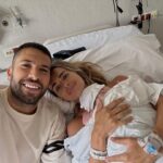 Jordi Alba Instagram - Ya tenemos a Paolo con nosotros. No podemos estar más felices. Mamá y el bebé están genial. Una vez más has demostrado ser una campeona @romarey_ventura. Te amamos💙