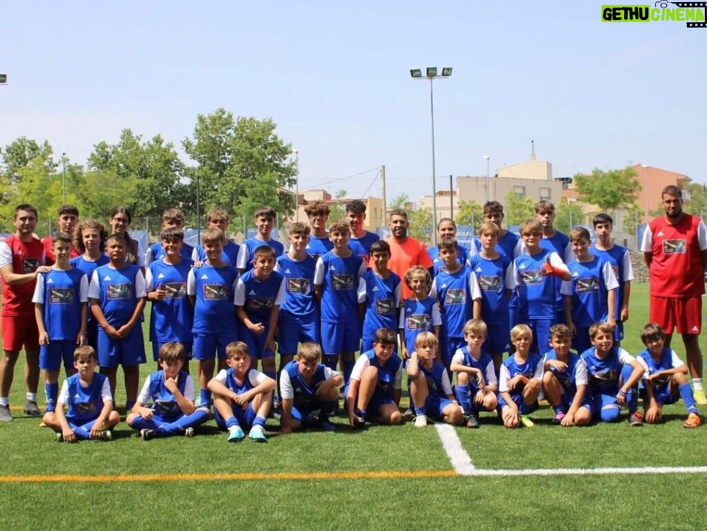 Jordi Alba Instagram - Muy contento de poder ver a tantos niños y niñas sumándose un año más al @campusjordialba. En esta ocasión en Igualada, donde pasamos una gran mañana de fútbol. 💪🏻⚽️