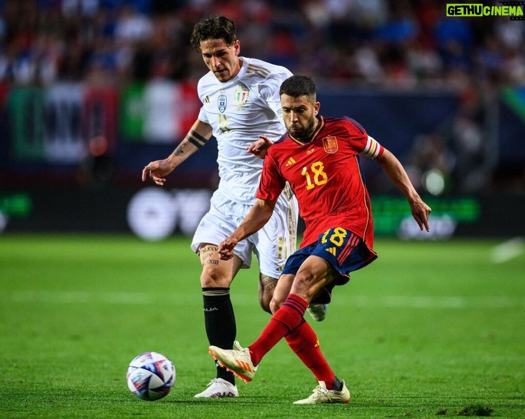 Jordi Alba Instagram - Un paso más… ¡Estamos en la final! 💪🏻🇪🇸 #NationsLeague
