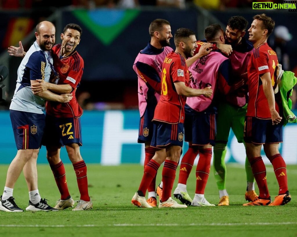 Jordi Alba Instagram - Un paso más… ¡Estamos en la final! 💪🏻🇪🇸 #NationsLeague