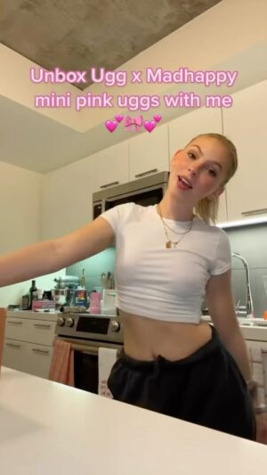 Jordyn Jones Instagram - like are you kidding 😍 #ugg #madhappy #haul #unboxing