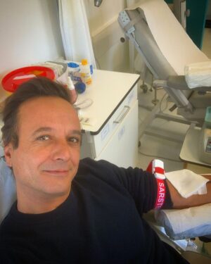 José Pedro Vasconcelos Instagram - Última dádiva do ano, eu insisto e eles aceitam, estes malandros. Por si, por nós. Dê sangue 🩸