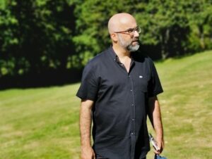 José Pedro Vasconcelos Instagram - Parabéns ao Valter pelos seus 50 anos. Ontem foi para o ar um Depois vai-se a ver e nada, com o aniversariante. Os meus Parabéns a este grande pensador e corajoso homem. Leiam-no e percebam porquê. “As doenças do Brasil” saiu esta semana…Trate-se bem e brinque muito! Abraço forte até já