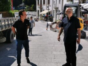 José Pedro Vasconcelos Instagram - Parabéns ao Valter pelos seus 50 anos. Ontem foi para o ar um Depois vai-se a ver e nada, com o aniversariante. Os meus Parabéns a este grande pensador e corajoso homem. Leiam-no e percebam porquê. “As doenças do Brasil” saiu esta semana…Trate-se bem e brinque muito! Abraço forte até já
