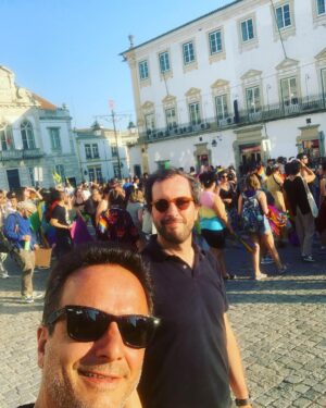 José Pedro Vasconcelos Instagram - Primeira marcha Pride na cidade. Évora arregaça as mangas e cresce. Viva o amor, viva a liberdade.  Somos uma cidade livre, sempre! 🏳️‍🌈