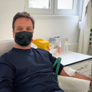 José Pedro Vasconcelos Instagram - Um homem saudável pode dar sangue 4 vezes por ano. Seja gentil, tente ser… Dá sangue, dá vida! ps - era bom que o algoritmo gostasse desta publicação