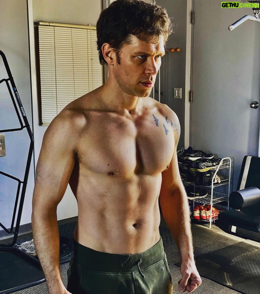 Joseph Morgan Instagram - Before the blood… This was taken right before I shot the scene coming out of the pool of blood in @dctitans I trained hard with @nunodesalles76 for 6 months 5/6 times a week, all vegan diet.