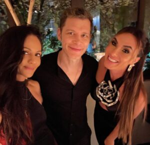 Joseph Morgan Instagram - So much love for Brazil! Thank you for the warm welcome to the beautiful @nicolebahls and gorgeous, @hugogloss! @paramountplusbr and @ccxpoficial 
@therealjosephmorgan 
@halotheseries