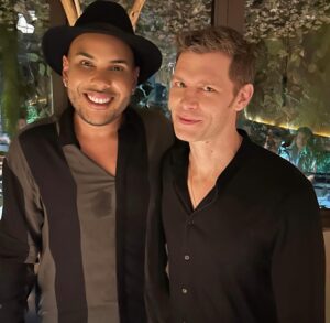 Joseph Morgan Instagram - So much love for Brazil! Thank you for the warm welcome to the beautiful @nicolebahls and gorgeous, @hugogloss! @paramountplusbr and @ccxpoficial 
@therealjosephmorgan 
@halotheseries