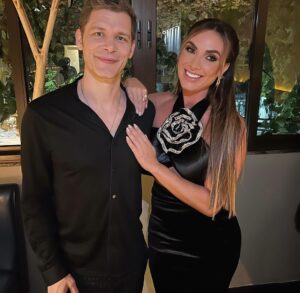 Joseph Morgan Instagram - So much love for Brazil! Thank you for the warm welcome to the beautiful @nicolebahls and gorgeous, @hugogloss! @paramountplusbr and @ccxpoficial 
@therealjosephmorgan 
@halotheseries