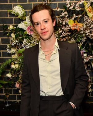 Joseph Quinn Instagram - Had a lovely time with this hot idiot.
Thank you @britishvogue, @netflix and @mrfabioimmediato 

📷 @davebenett