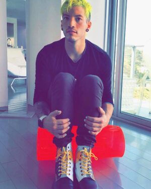 Josh Dun Instagram - holy cr*p that's a cool chair.