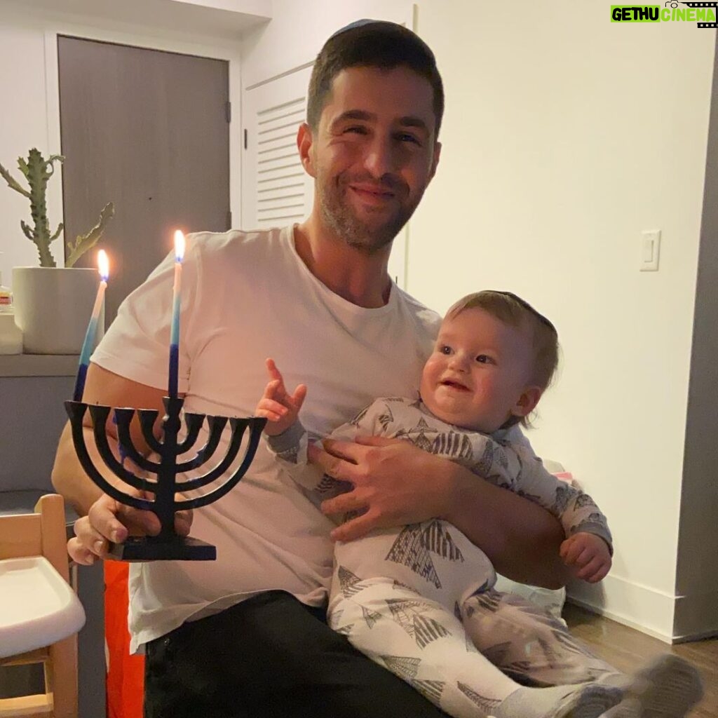 Josh Peck Instagram - Happy Hanukkah y’all. Swipe to see how this picture really went ahaha