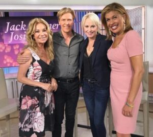Josie Bissett Instagram - I love you ladies! Thank you for brining happiness to my mornings! @thetodayshow @hodakotb @klgandhoda @brianbalthazar