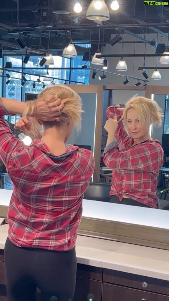 Josie Bissett Instagram - So grateful for this man. Jason has been coloring my hair for over 20 years and he knows all my secrets 😃 Thank you for brightening my morning my friend #JasonLewis @genejuarez_bellevue #hairstyles #haircolor #blondehair #oribeobsessed #oribe #kerastase The Shops At The Bravern