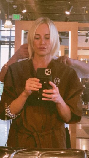 Josie Bissett Instagram - Past due! Thank you 🙏 @genejuarez_bellevue cut #Christophe color #jasonlewis
