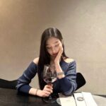 Joy Instagram - 좋은사람들과 함께한 좋은 하루☺️❤️ 생일 축하해주신 모든 좋은 분들 감사합니다!!!!🖤