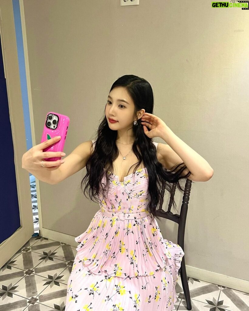 Joy Instagram - 러비들이 좋아해줬던 앵콜 핑크착💕🥰