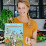 Judith Rakers Instagram - 🎉 Wir feiern Buchpremiere 📖🐈‍⬛👩‍🌾 Diesen Samstag, 27. Januar, kommt Judith Rakers um 14:00 Uhr zu uns ins Buchhaus in der Spitalerstraße und stellt ihr neues Kinderbuch „Judiths kleine Farm“ vor! Im Mittelpunkt der Geschichte steht Kater Jack 🐈‍⬛, der neu auf der Farm ist - lasst euch von Judith erzählen, welche spannenden Abenteuer er da erlebt und stellt ihr selbst gaaaanz viele Fragen zum Leben auf einer Farm! 🥔🥕 Die Teilnahme ist kostenlos- kommt also einfach vorbei! Im Anschluss wird selbstverständlich auch noch signiert ✍️📖 Weitere Infos findet ihr im Link in der Bio und im Story-Highlight Events! 🔗🎉 Seid ihr dabei? 📖💚 #thaliahamburg #judithrakers #judithskleinefarm #homefarming #kosmos #kosmosverlag #buchpremiere #lesung #kinderveranstaltung #hamburg #spitalerstrasse #kinderbuch #thaliabuchhandlungen #thalia #lesung #kinder #kinderveranstaltung #bookstagram #bookstagramgermany Thalia in Hamburg Spitalerstraße