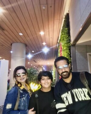 Juhi Babbar Instagram - Ghummi Ghummi😍✈️🏝🌊

#holiday#quickgetaway#airportpic#airtravel#anupsoni #Imaanbabbarsoni #juhibabbarsoni #decemberbreak