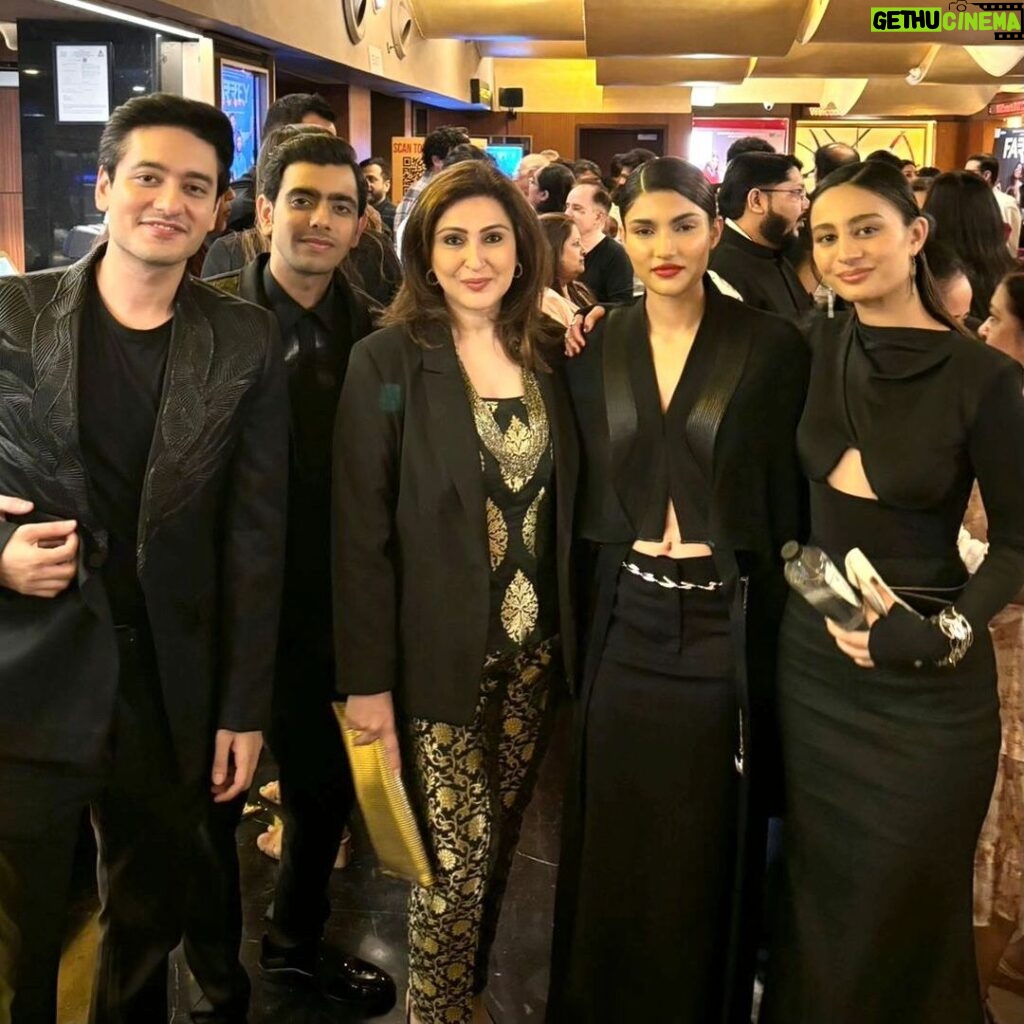 Juhi Babbar Instagram - I am extremely happy to share that “FARREY” is finally out in theatres and is receiving love and applause from one and all🙏💕 It makes me even happier to share that I am also a part of this film! These are some special moments close to my heart from the night of the premiere⭐️ with my family -❤️ My Parents, Anup, Imaan, Chachi, Jasmine (Aarya, Prateik, Chacha, Kajjo & Priya, you were extremely missed) The first photo HAD TO BE one with the absolute show stealers Alizeh, Sahil, Prasanna, Zeyn. Each one of you is absolutely phenomenal in your roles🌟 I feel blessed to have this photo of my precious moment with Salma Aunty💫 I am so happy for my friends and the producers of the film🤗Atul and Alvira, that the film is being loved and appreciated by everyone!! My heartfelt gratitude for my director💕🙏Soumendra sir, as this film wouldn’t be what it is if you weren’t here to guide us through the whole process. I admire your art of storytelling and the eye for realism. Couldn’t have asked for a better seasoned and talented co-actor than Ronit Roy🤩 And last but not the least, The BHAI of the family, The BHAI of them all, Salman Khan💖 Thank you for all your love and the trust the family has shown in me with Alizeh’s training and journey of becoming the actor that she is today💓💓💓 LIKE THE CRITICS ARE SAYING, IT DEFINITELY IS ONE OF THE BEST FILMS OF 2023. FARREY, IN THEATRES NOW🎬😍📽 #farreh #skfilmsofficial #reellifeproduction #alizeh #proudmoment #bollywood #premiere #newfilm #student #intheatresnow #juhibabbarsoni #memories #special night