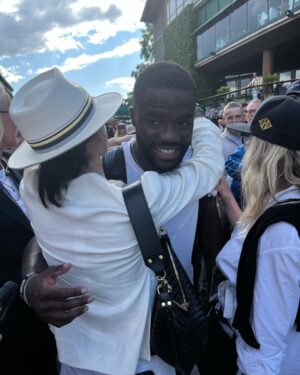 Julianna Margulies Instagram - So much fun at Wimbledon! 
Laughed, watched, 
sipped some Pimms and even got a sweaty hug from Tiafoe after his victory in the first round.
@chelseahandler thanks for being my date! 💕 
#wimbledon