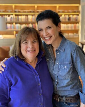 Julianna Margulies Instagram - Happy Birthday @inagarten , you make the world a yummier place.
But aside from your talent, you are a salt of the earth, extraordinary human. Lucky to call you my friend.❤️